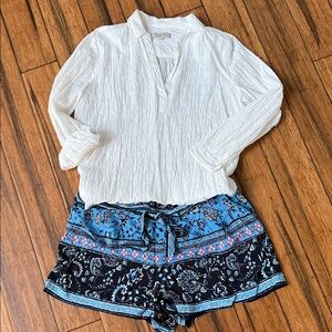 LOFT XL White Textured V-Neck Blouse with Blue Printed Tie-Waist Shorts